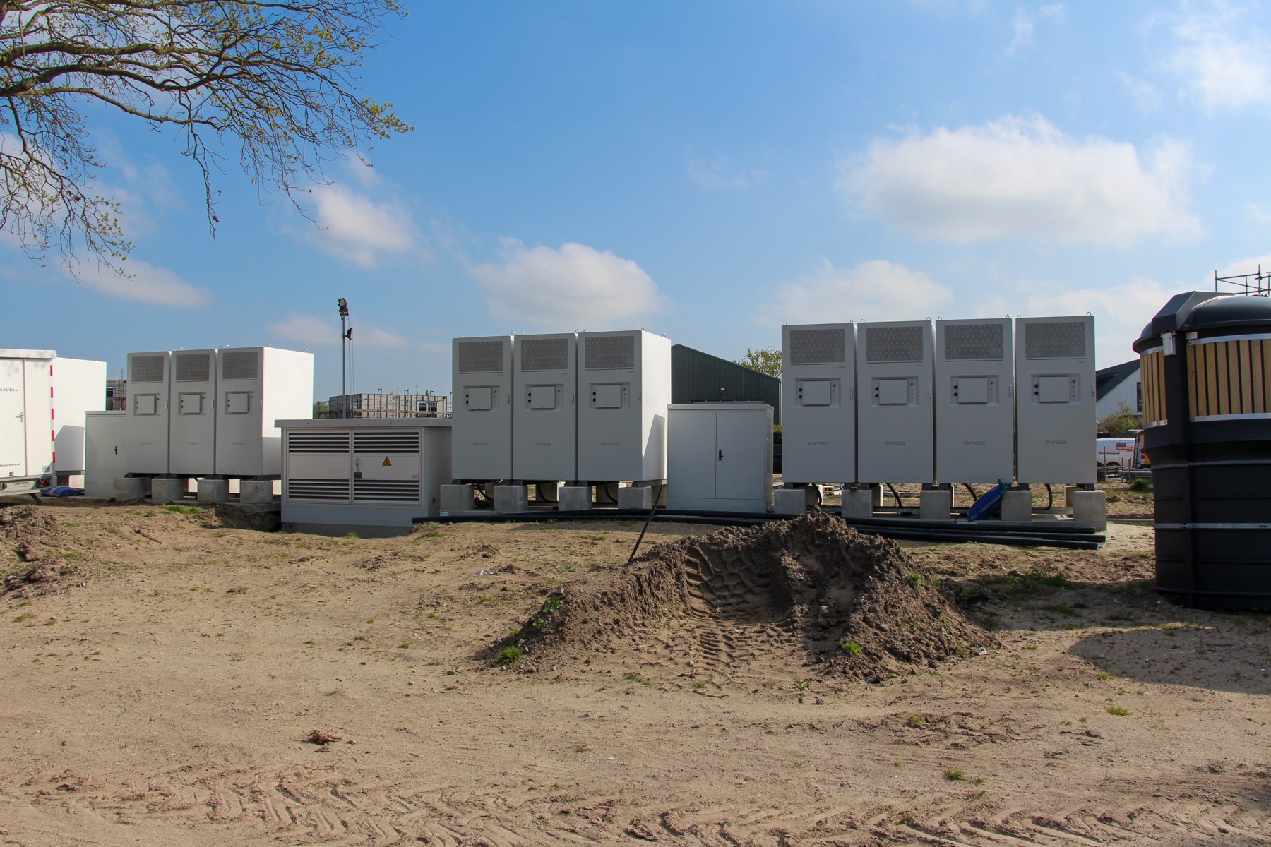 Batterijopstellingen op Landal Schouwse Valleien tijdens de bouw